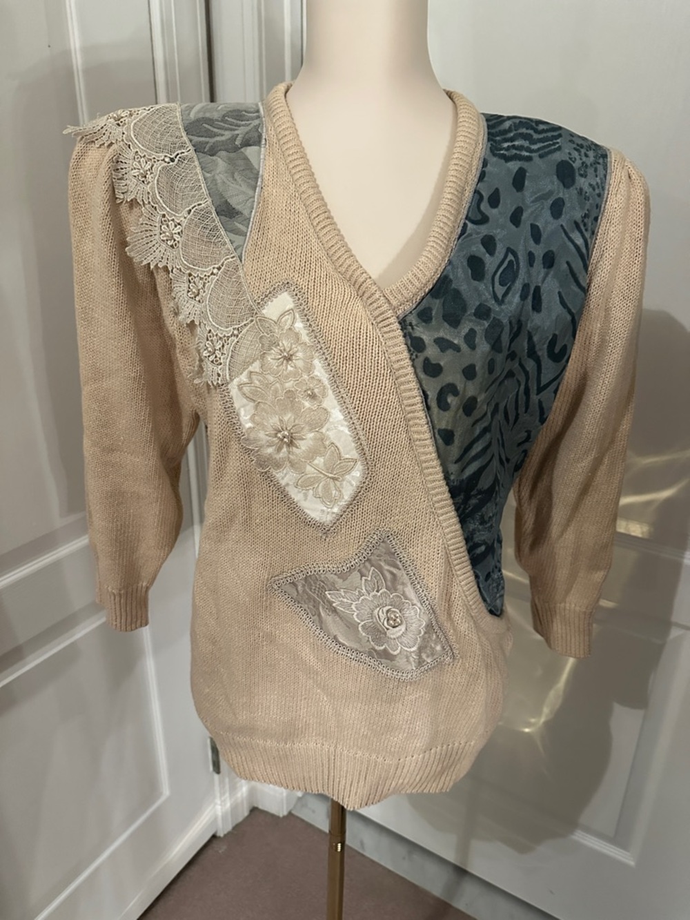 Vintage Bonnie & Bill by Holly Beige Lace & Velvet Panel V-Neck Sweater Sz M